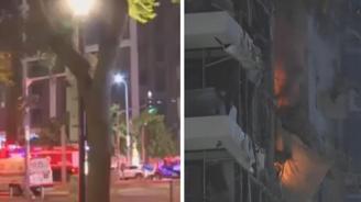 Tel Aviv de İran ın vurduğu binada yangın çıktı