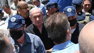  Netanyahu, İran ın enkaza çevirdiği Bat Yam kentinde görüntülendi