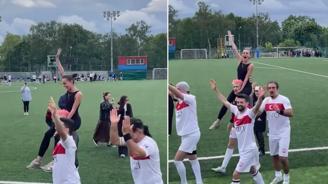 Kubilay Aka Moskova da galip geldi! Zaferi sevgilisini omzuna alarak kutladı