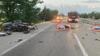Park halindeki kamyona arkadan çarptı! 3 kişi feci şekilde can verdi