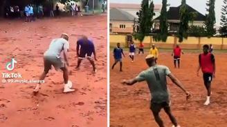 Osimhen in futbol oynadığı saha gündem oldu