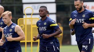 Fenerbahçeli eski yıldızdan sürpriz imza! Hem antrenör oldu hem de oyuncu