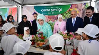 Emine Erdoğan Çevre Şenliği ne katıldı, çocuklarla teraryum yaptı