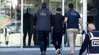 Okul tehdidiyle iki öğrenci gözaltında