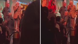 Gösteri öncesi seyirciyle tartışan Müjdat Gezen rahatsızlanarak hastaneye kaldırıldı