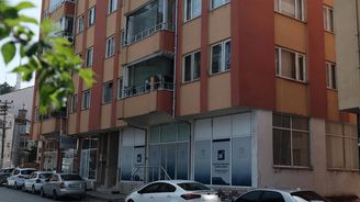 Bir ilimiz bu olayı konuşuyor: Genç kız, hocasının elinden kurtulmak için balkondan çıplak atladı