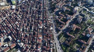 İstanbul da hayatın iki farklı yüzü aynı karede