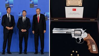 Macaristan Başbakanı Magyar dan Cumhurbaşkanı Erdoğan ın silah hediyesine dikkat çeken yorum