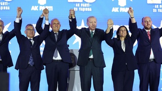 3 milletvekili daha AK Parti ye katıldı! Rozetlerini Cumhurbaşkanı Erdoğan bizzat taktı