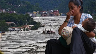 Tibet te baraj patladı, sular Nepal e doğru geliyor! Halka 