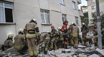 İstanbul'da çöken binada 1 kişi hayatını kaybetti, 3 kişi aranıyor