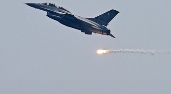 Pakistan savaşa dahil oldu! Jetler havalanıp bomba yağdırdı