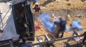 Manisa'da katliam gibi kaza! Olay yerinden ilk görüntüler