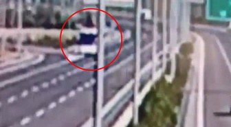 Kaza anının görüntüsü ortaya çıktı: 11 kişinin hayatını kaybettiği faciaya geri manevra neden olmuş