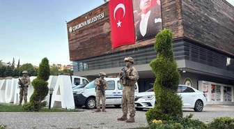 Jandarma Çukurova Belediyesi'nde arama yapıyor: Çok sayıda kişi için gözaltı kararı