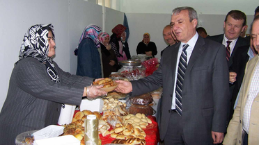 Bandırma'da İhtiyaç Sahibi Öğrenciler İçin Kermes Açıldı