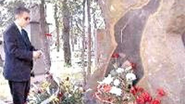 Yeltsin, Nazım'a Komşu Oluyor