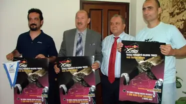 Fethiye'de Yamaç Paraşütü Yarışması