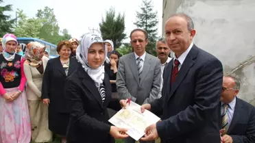 Emeklerinin Belgesini Aldılar