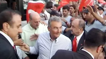 Takım Elbiseli Yankesici CHP Mitingini Karıştırdı
