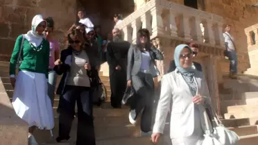 Bakan Gül'ün Eşi ve Çocukları Mardin'de Tarihi Yerleri Gezdi