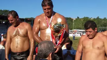 Kurtdere'de Başpehlivan Recep Kara Oldu