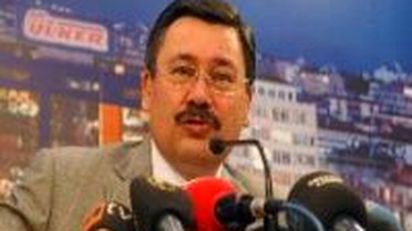 Gökçek: Anne-Babanızın Yanına Gidin