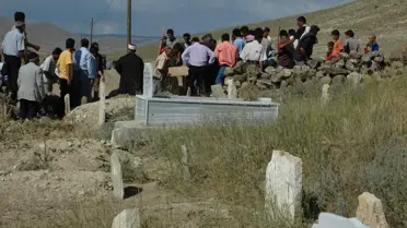 Cesedi Bulunan Anne Toprağa Verildi