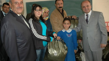 Hayırsever İş Adamı 50 Öğrenciyi Bayram Öncesi Sevindirdi
