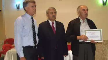 Akhisar'da, Emektar Madeni Sanatkarlara Şeref Belgesi