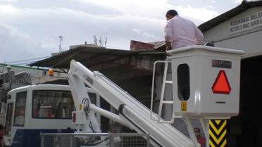Kuşadası Belediyesi'nde Lift Aracı Hizmete Girdi