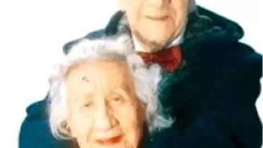 Doğan Hızlan 'Mami'sini Dostlarıyla Uğurladı