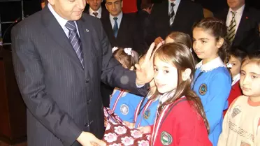 Şampiyon Satranççılar Ödüllerini Aldı