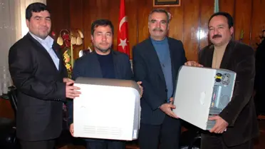 Erdemli Belediyesi'nden Mahalle Muhtarlarına Bilgisayar Desteği