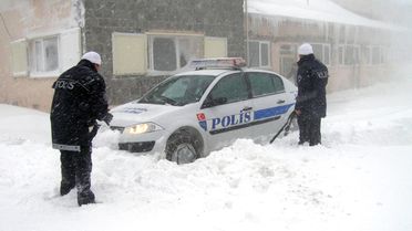 Cankurtaran Geçidi'nde Yollar Buz Pisti Gibi