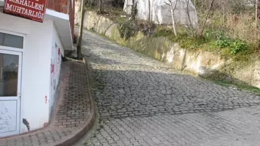 Kurtuluş Sokak Eski Parkelerden Kurtuluyor