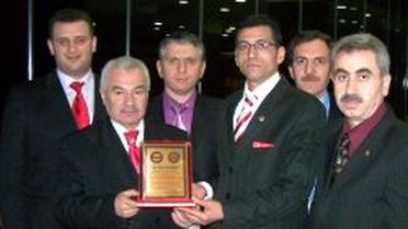 Büro-sen Genel Başkan Yardımcısı Maden'e Plaket