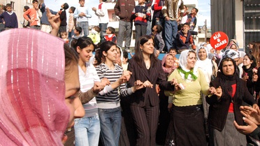 DTP Kadın Kolları Tarafından Düzenlenen Toplantı, Bölücü Örgüt Gösterisine Dönüştü