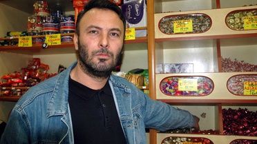 Cesur Pastaneci, Silahlı Saldırganı Biber Gazıyla Püskürttü