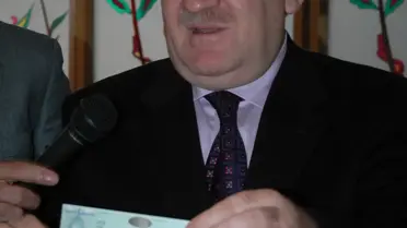Eski YÖK Başkanı Teziç'ten Aldığı 4 Bin YTL Tazminatı Mikro Kredi Projesi'ne Hibe Etti