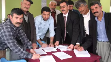 Derikliler Kaymakam Rıza Gençoğlu'na Sahip Çıktı