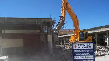 Korkuteli'nde Eski Pazaryerinin Yıkımına Başlandı