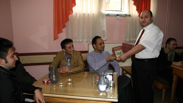 Restoranda Yemek Yiyen Müşterilere 'Çanakkale Zaferi' Kitabı Hediye Edildi