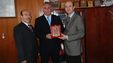 Başhekim'den Başkan Özpınar'a Plaket
