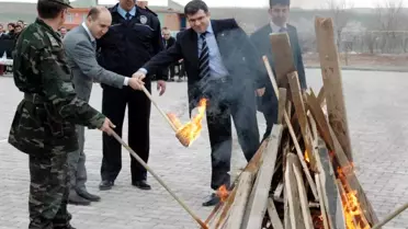 Çınar'da Nevruz Ateş Yakılarak ve Ağaç Dikilerek Kutlandı