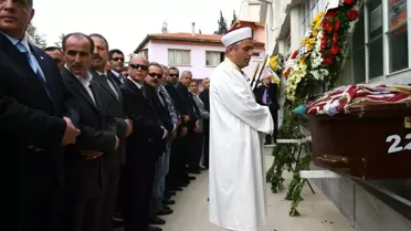 Buca Belediye Başkanı Şeboy'un Ablası Son Yolculuğuna Uğurlandı