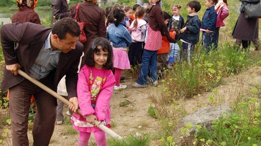 Minikler Gelecekleri İçin Fidan Dikti