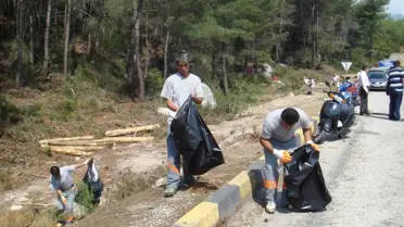 Kemerâ€™de Temizlik Kampanyası