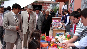 Öğrenciler Okul Yararına Kermes Düzenledi