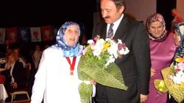 AK Parti Trabzon Kadın Kolları'ndan Anneler Günü'ne Özel Kutlama